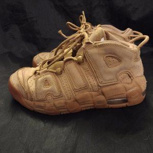 Tan Nike Air Uptempo. SIZE 6Y